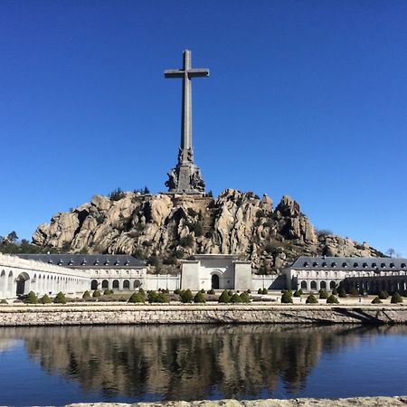 Hospedería Santa Cruz San Lorenzo de El Escorial Exterior foto