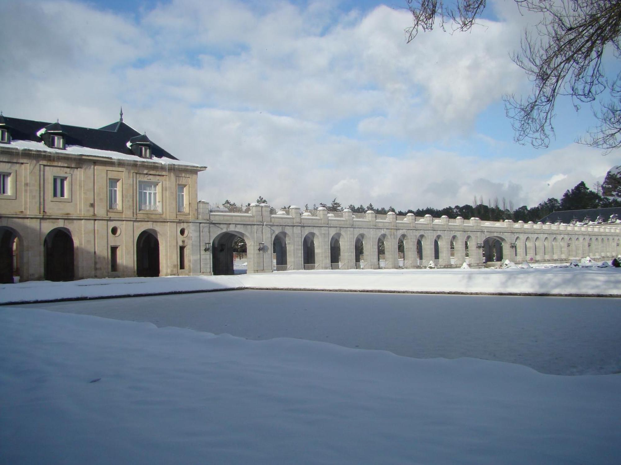 Hospedería Santa Cruz San Lorenzo de El Escorial Exterior foto