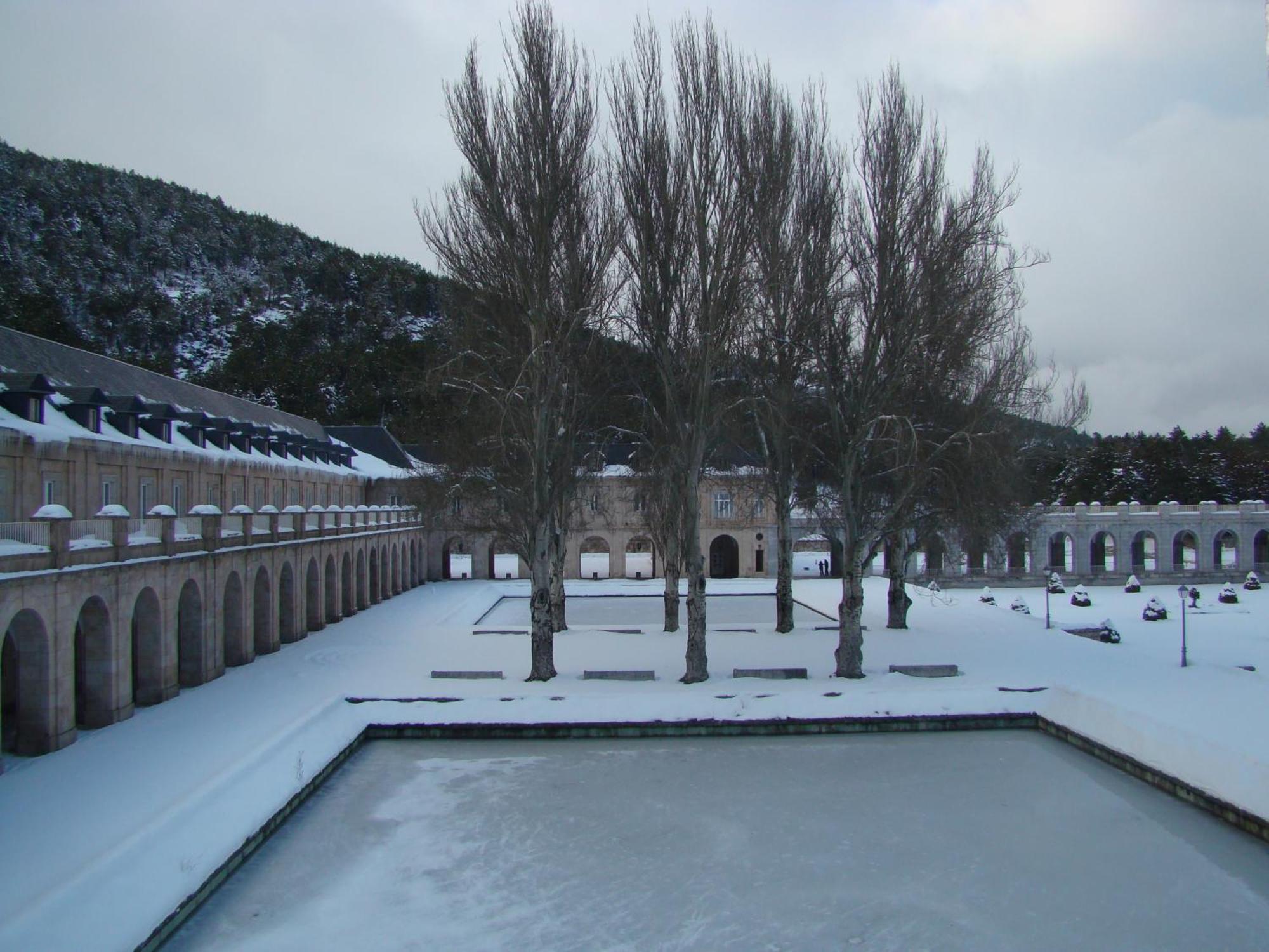 Hospedería Santa Cruz San Lorenzo de El Escorial Exterior foto