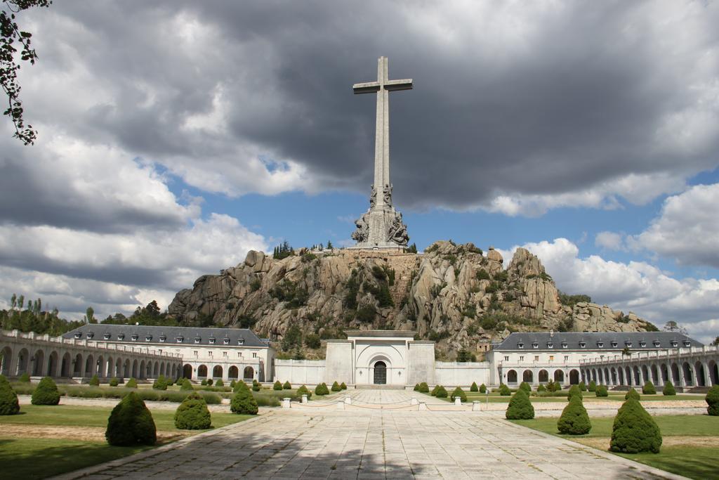 Hospedería Santa Cruz San Lorenzo de El Escorial Exterior foto