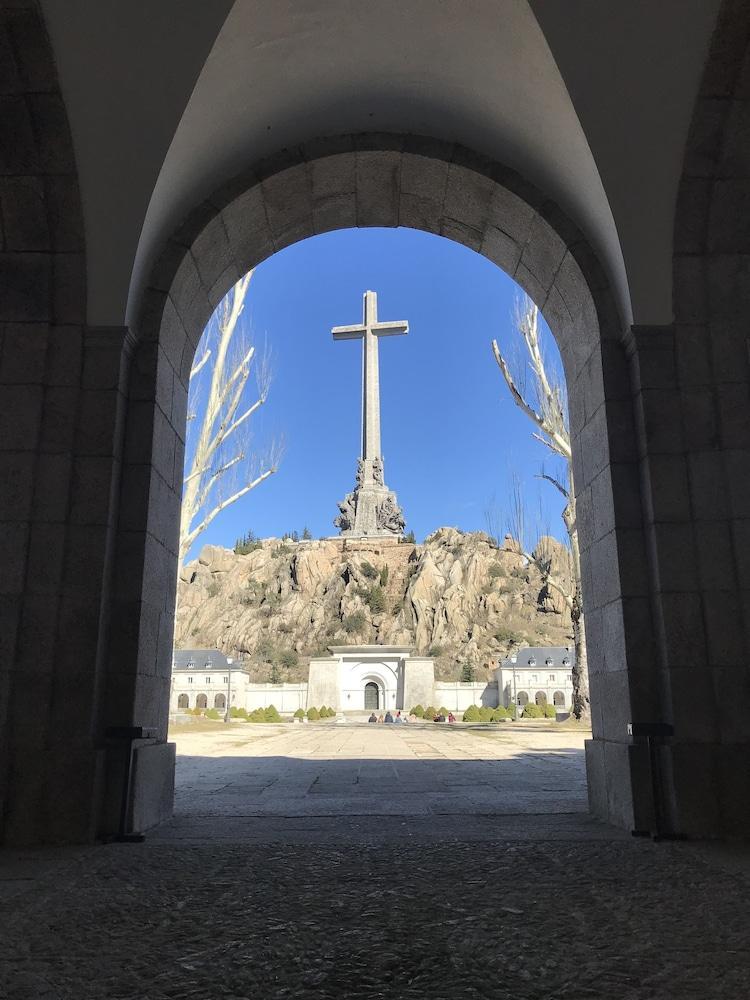 Hospedería Santa Cruz San Lorenzo de El Escorial Exterior foto